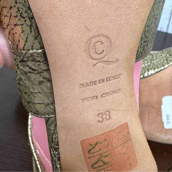 ALEXANDER MCQUEEN distressed crackled Gold leather gladiator strappy sandals 8 - Picture 13 of 17